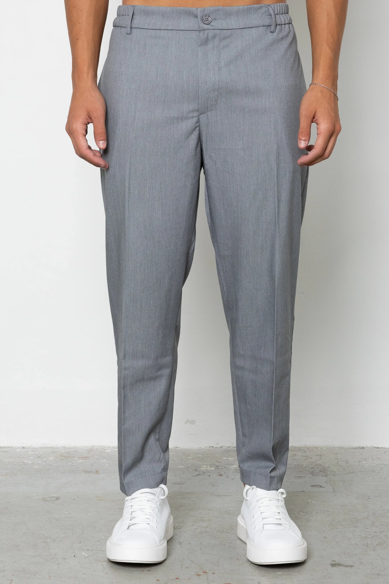 Pantalone con abbottonatura e pences regular