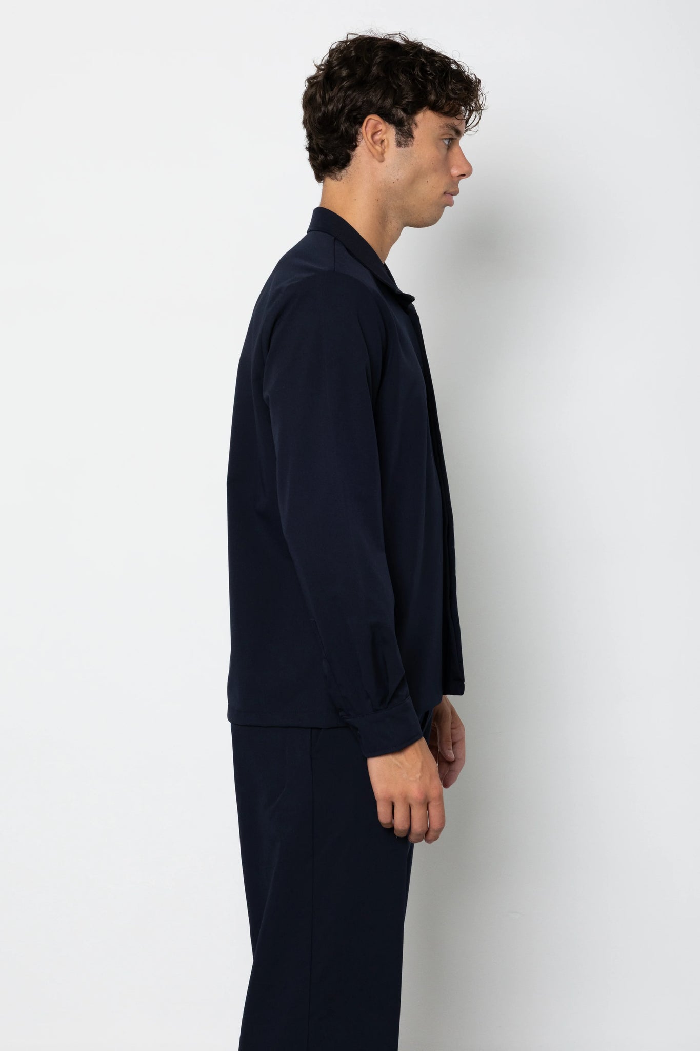 Camicia con abbottonatura nascosta