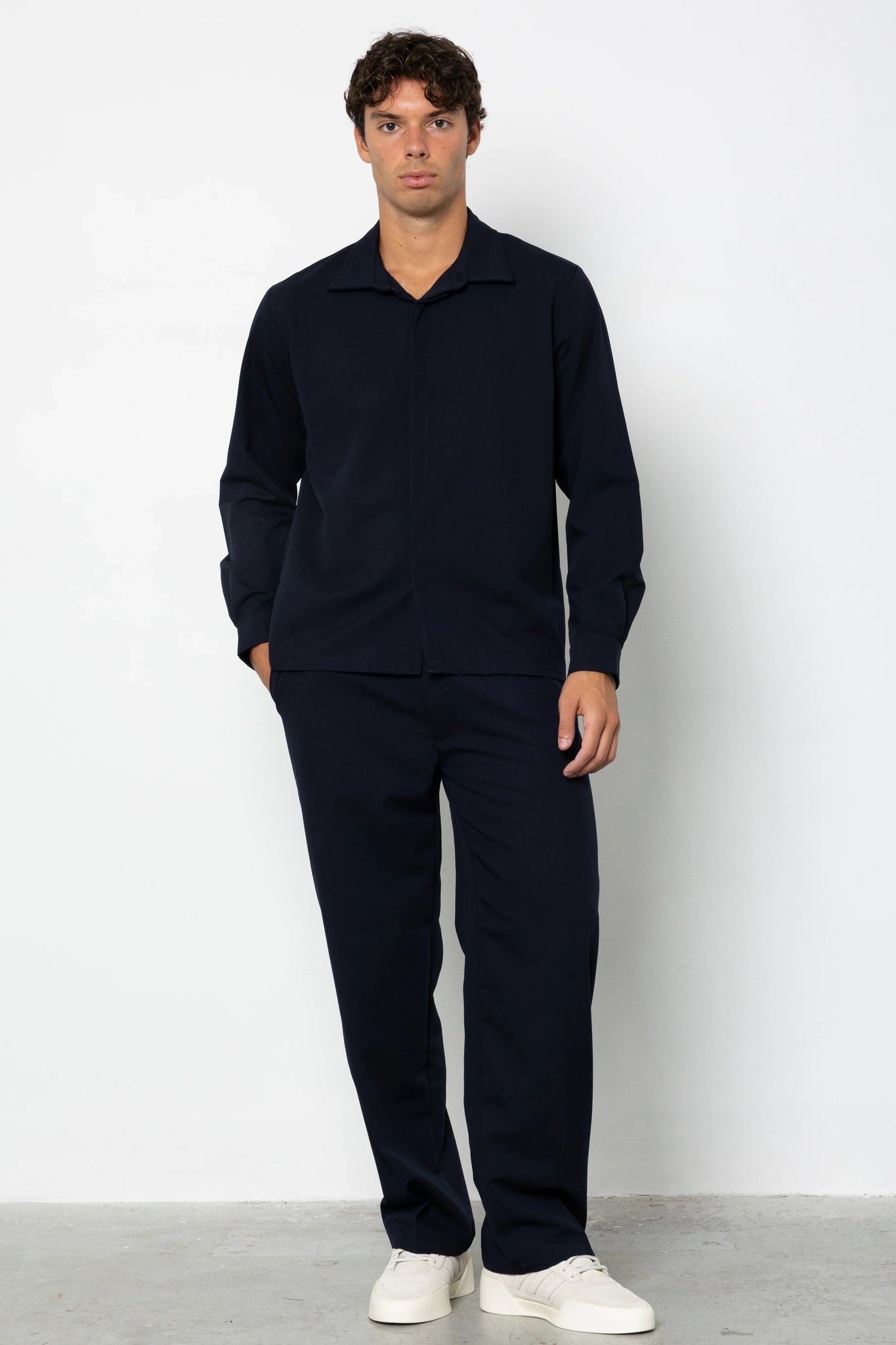 Camicia con abbottonatura nascosta