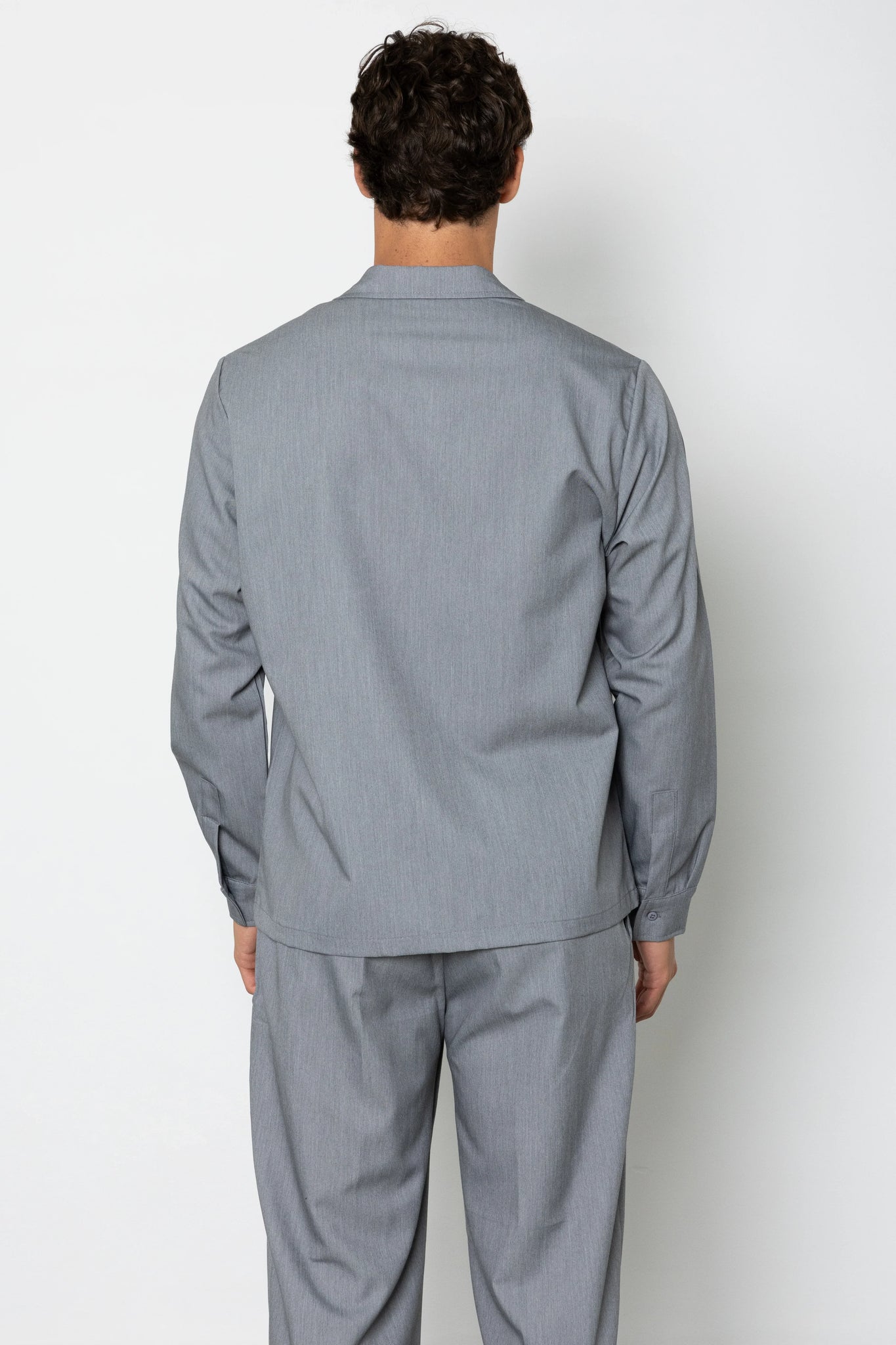 Camicia con abbottonatura nascosta