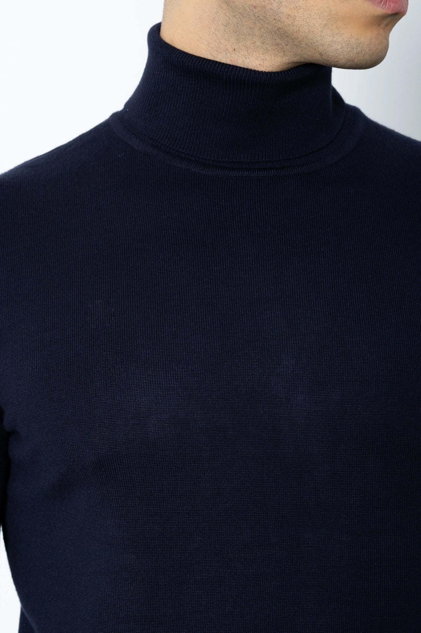 Maglione collo alto in filo