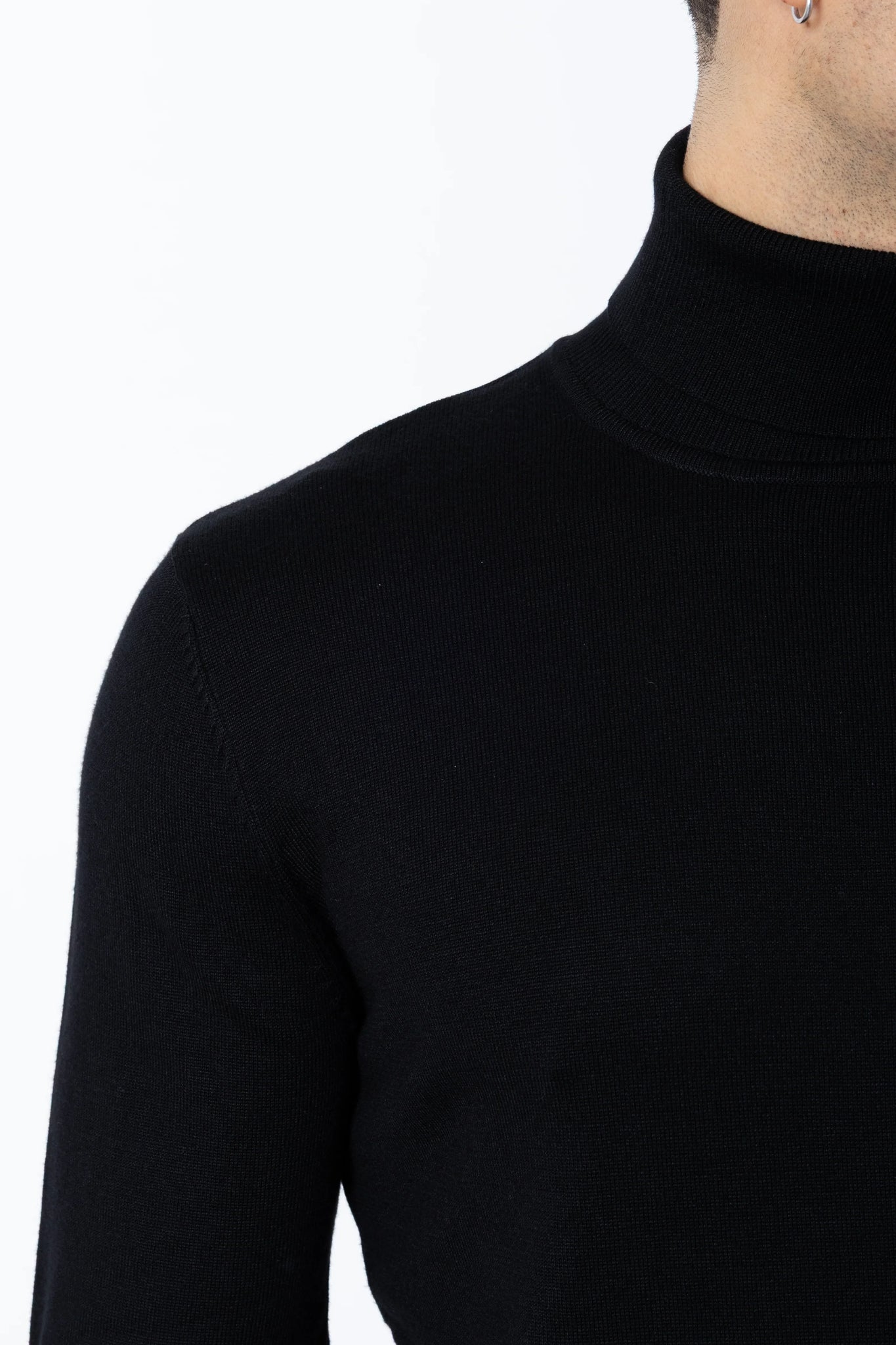 Maglione collo alto in filo